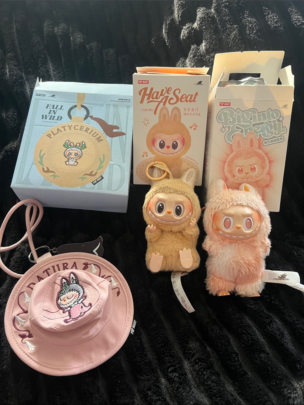 Pop Mart DEAL have a seat; Happiness The Monsters Big Into Energy Vinyl Pendant